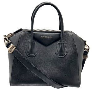 Givenchy
Medium Antigona Leather Satchel Black